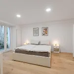 In Toplage In Duesseldorf-oberkassel Apartment