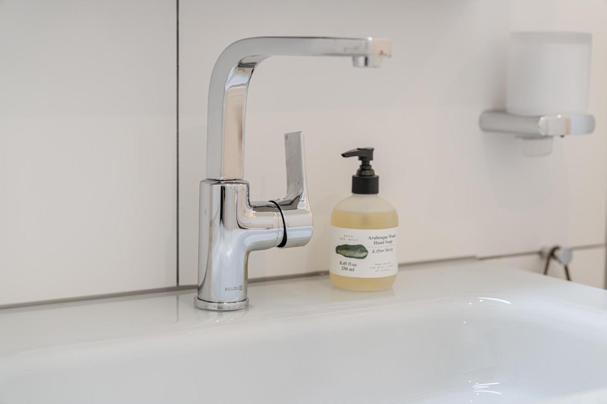 In Toplage In Düsseldorf-oberkassel Apartment *